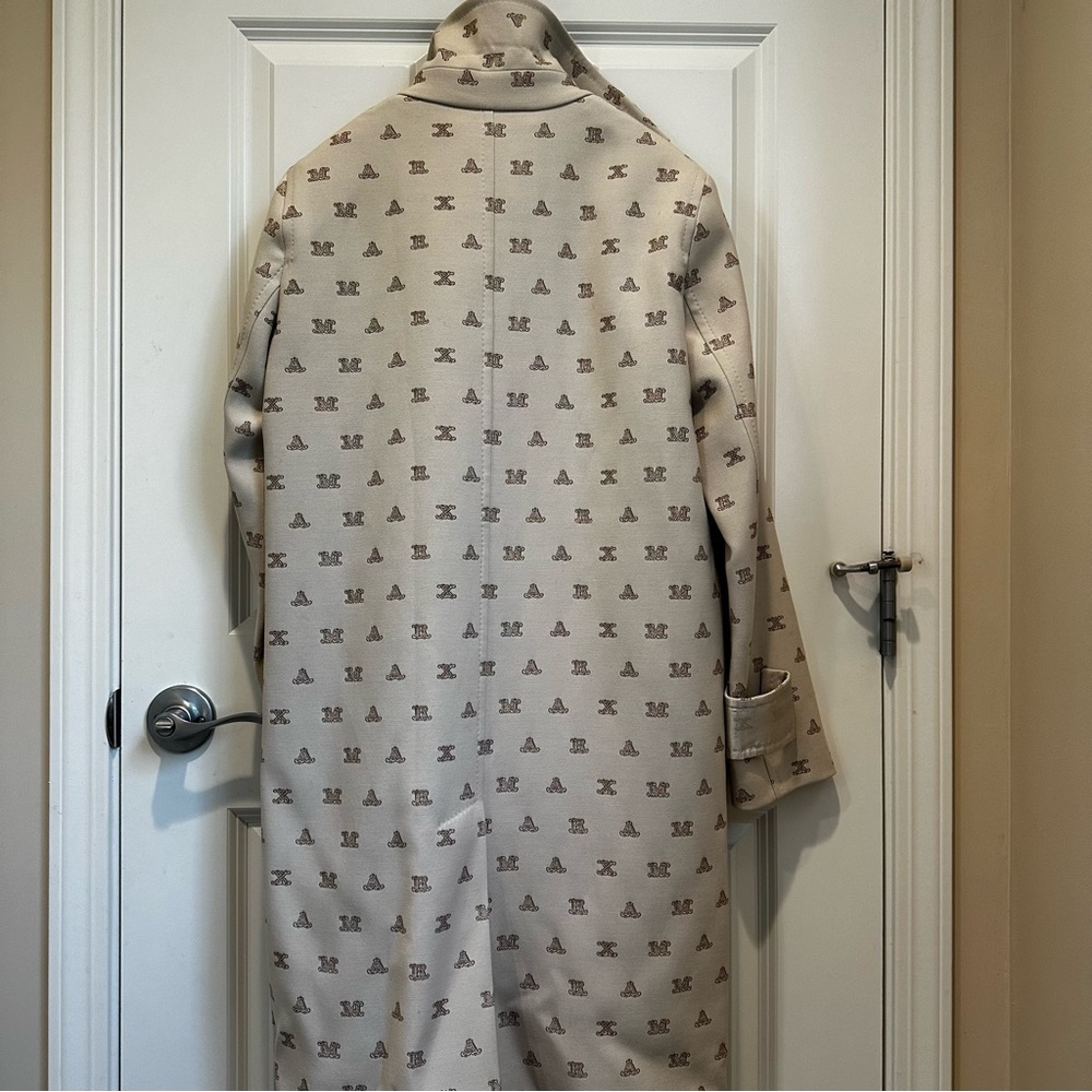 SOLD! MAX MARA FULL LOGO TRENCH COAT SIZE: US6 IT40 NEW WITH TAG FALL/WINTER - Picture 12 of 16